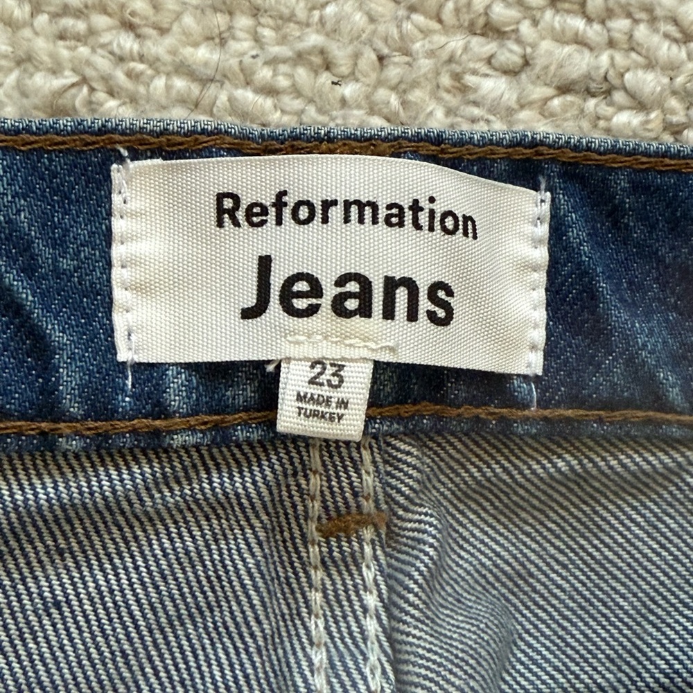 Reformation Cary Low-Rise Wide-Leg Jeans - Picture 6 of 6
